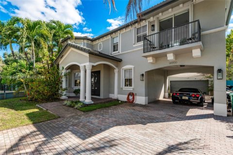 House in Miami, Florida 5 bedrooms № 2027160 - photo 4