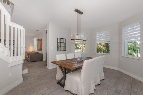 House in Miami, Florida 5 bedrooms № 2027160 - photo 13