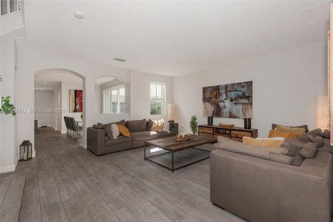 House in Miami, Florida 5 bedrooms № 2027160 - photo 6