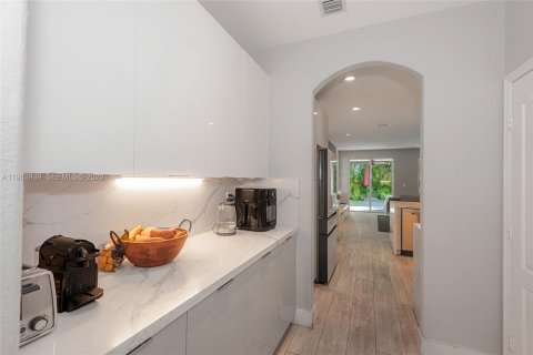 House in Miami, Florida 5 bedrooms № 2027160 - photo 29