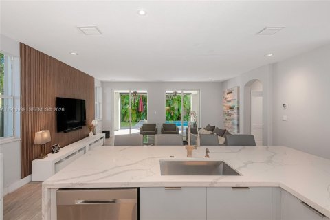 House in Miami, Florida 5 bedrooms № 2027160 - photo 21