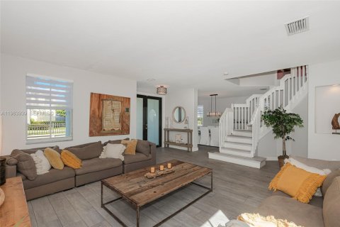 House in Miami, Florida 5 bedrooms № 2027160 - photo 8