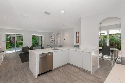 House in Miami, Florida 5 bedrooms № 2027160 - photo 17
