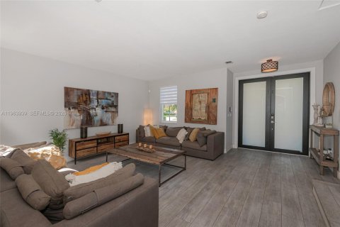 House in Miami, Florida 5 bedrooms № 2027160 - photo 9