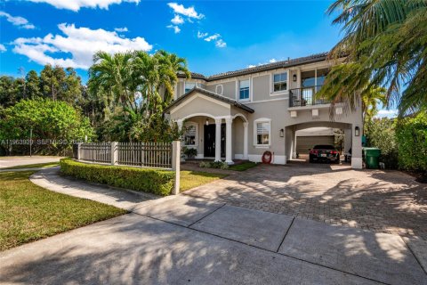 House in Miami, Florida 5 bedrooms № 2027160