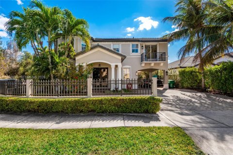 House in Miami, Florida 5 bedrooms № 2027160 - photo 2