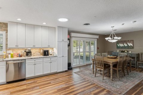 Villa ou maison à vendre à Fruitland Park, Floride: 4 chambres, 171.68 m2 № 2410676 - photo 8