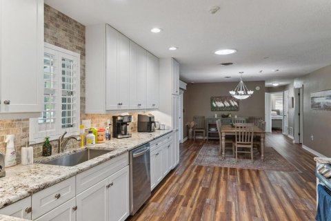 Villa ou maison à vendre à Fruitland Park, Floride: 4 chambres, 171.68 m2 № 2410676 - photo 9