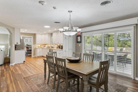 Villa ou maison à vendre à Fruitland Park, Floride: 4 chambres, 171.68 m2 № 2410676 - photo 5