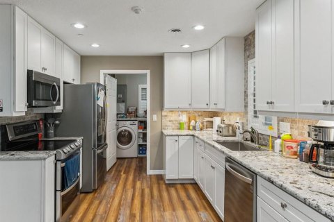 Villa ou maison à vendre à Fruitland Park, Floride: 4 chambres, 171.68 m2 № 2410676 - photo 11