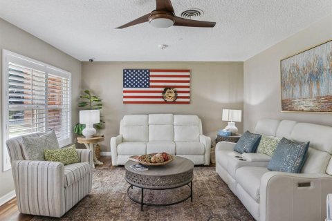 Villa ou maison à vendre à Fruitland Park, Floride: 4 chambres, 171.68 m2 № 2410676 - photo 3