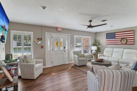 Villa ou maison à vendre à Fruitland Park, Floride: 4 chambres, 171.68 m2 № 2410676 - photo 2