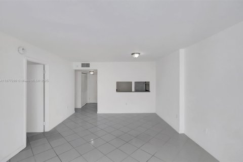 Купить кондоминиум в Майами-Бич, Флорида 1 спальня, 60.94м2, № 1924159 - фото 11