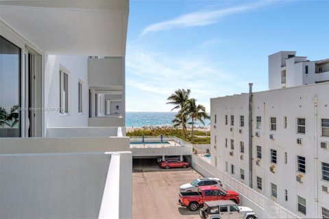 Купить кондоминиум в Майами-Бич, Флорида 1 спальня, 60.94м2, № 1924159 - фото 2