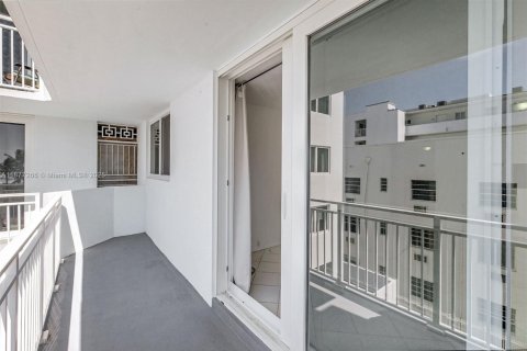 Купить кондоминиум в Майами-Бич, Флорида 1 спальня, 60.94м2, № 1924159 - фото 3