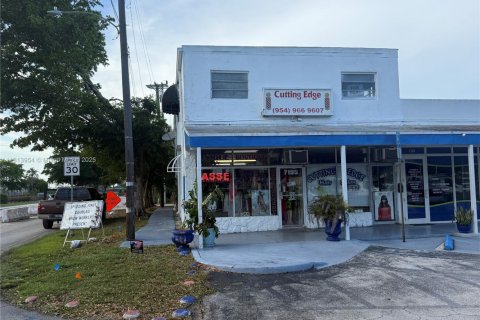 Commercial property in Pembroke Pines, Florida № 1766667 - photo 2