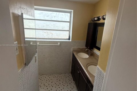 Commercial property in Pembroke Pines, Florida № 1766667 - photo 15