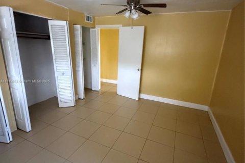 Commercial property in Pembroke Pines, Florida № 1766667 - photo 13