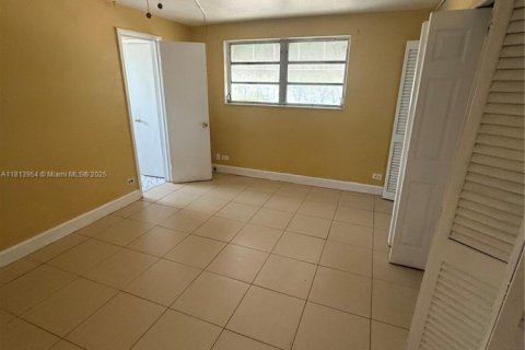 Commercial property in Pembroke Pines, Florida № 1766667 - photo 16