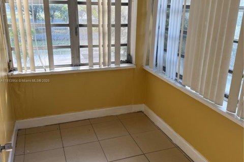 Commercial property in Pembroke Pines, Florida № 1766667 - photo 10