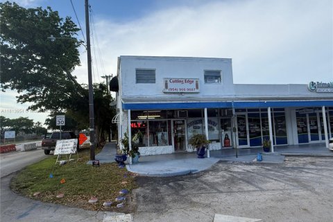 Commercial property in Pembroke Pines, Florida № 1766667 - photo 1