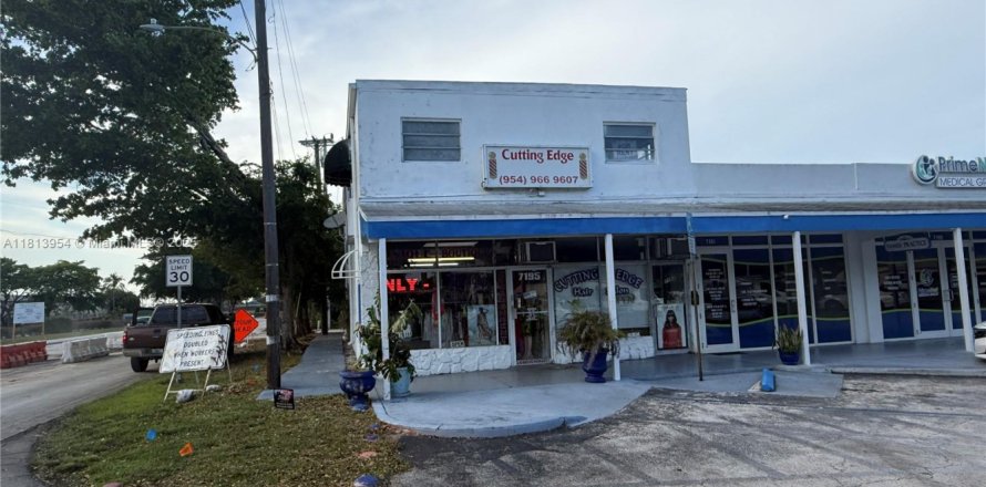 Commercial property in Pembroke Pines, Florida № 1766667