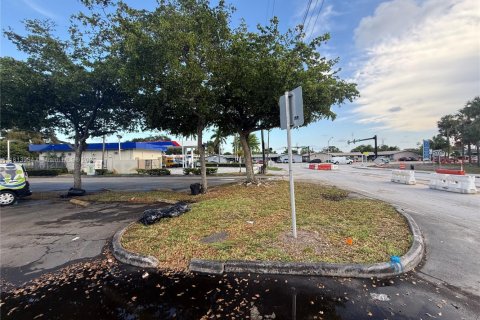 Commercial property in Pembroke Pines, Florida № 1766667 - photo 18