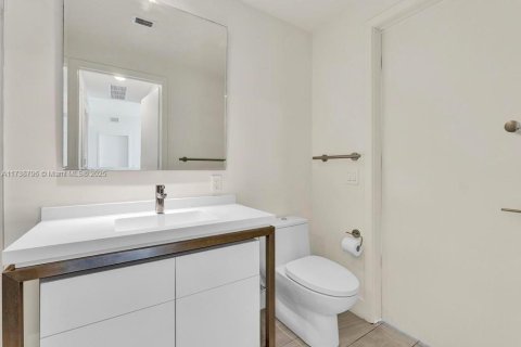 Condo in Sunrise, Florida, 2 bedrooms № 1957392 - photo 25