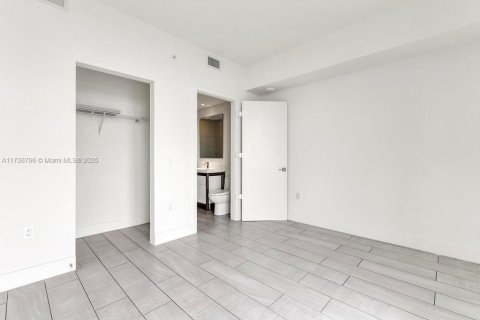 Condo in Sunrise, Florida, 2 bedrooms № 1957392 - photo 21