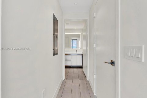 Condo in Sunrise, Florida, 2 bedrooms № 1957392 - photo 16