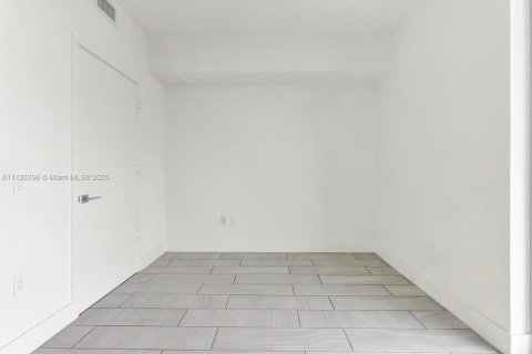 Condo in Sunrise, Florida, 2 bedrooms № 1957392 - photo 23
