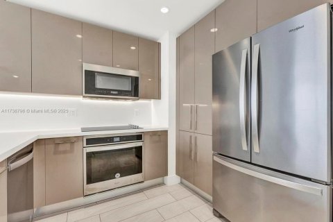 Condo in Sunrise, Florida, 2 bedrooms № 1957392 - photo 8