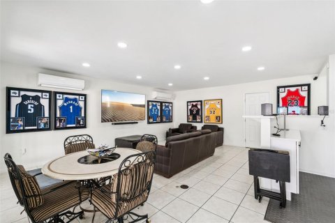 House in Tavares, Florida 4 bedrooms, 263.47 sq.m. № 2391514 - photo 8