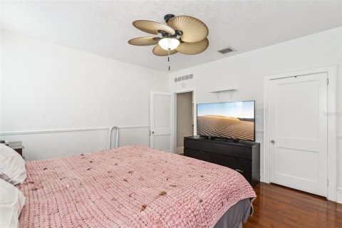House in Tavares, Florida 4 bedrooms, 263.47 sq.m. № 2391514 - photo 21