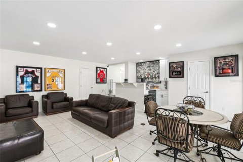 House in Tavares, Florida 4 bedrooms, 263.47 sq.m. № 2391514 - photo 7