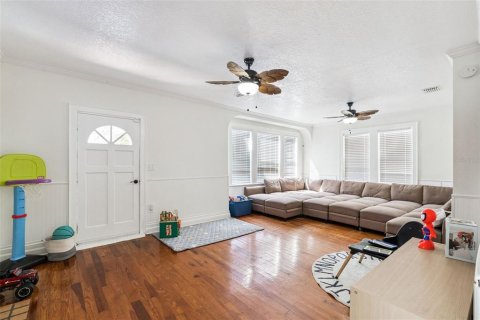 House in Tavares, Florida 4 bedrooms, 263.47 sq.m. № 2391514 - photo 3