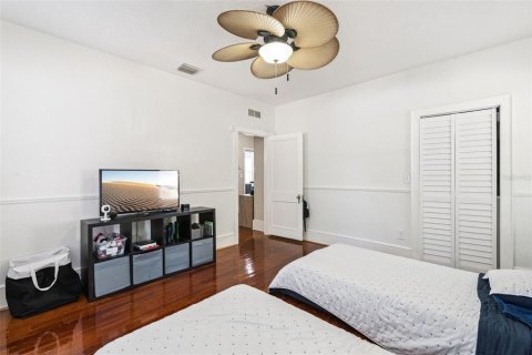 House in Tavares, Florida 4 bedrooms, 263.47 sq.m. № 2391514 - photo 27