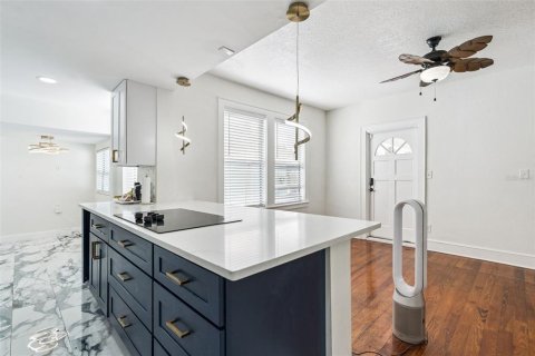 House in Tavares, Florida 4 bedrooms, 263.47 sq.m. № 2391514 - photo 12