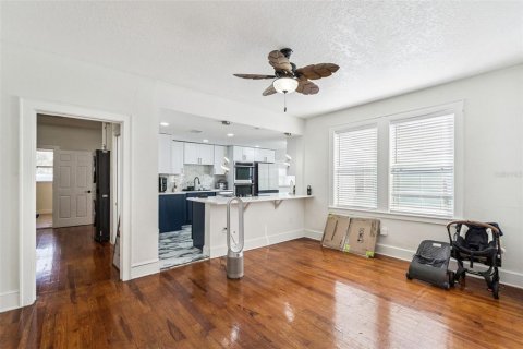 House in Tavares, Florida 4 bedrooms, 263.47 sq.m. № 2391514 - photo 17