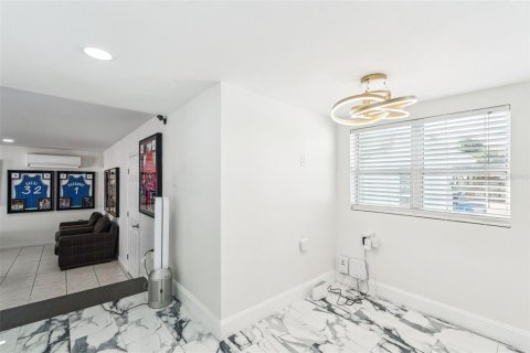 House in Tavares, Florida 4 bedrooms, 263.47 sq.m. № 2391514 - photo 11