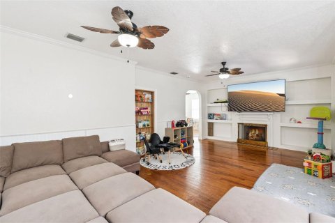 House in Tavares, Florida 4 bedrooms, 263.47 sq.m. № 2391514 - photo 5