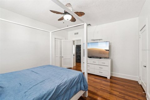 House in Tavares, Florida 4 bedrooms, 263.47 sq.m. № 2391514 - photo 24