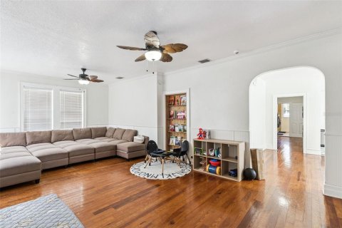 House in Tavares, Florida 4 bedrooms, 263.47 sq.m. № 2391514 - photo 4
