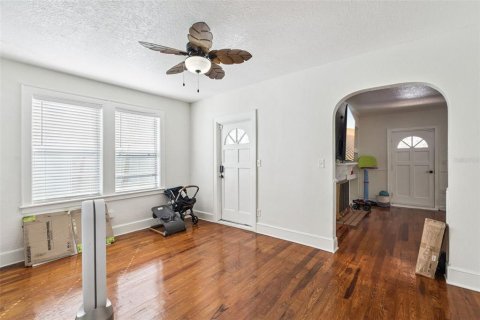 House in Tavares, Florida 4 bedrooms, 263.47 sq.m. № 2391514 - photo 19