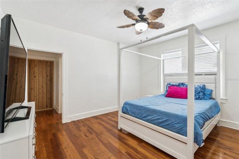 House in Tavares, Florida 4 bedrooms, 263.47 sq.m. № 2391514 - photo 25