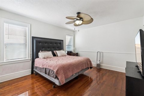 House in Tavares, Florida 4 bedrooms, 263.47 sq.m. № 2391514 - photo 22