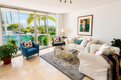 Condo à North Bay Village, Floride, 3 chambres № 2273665