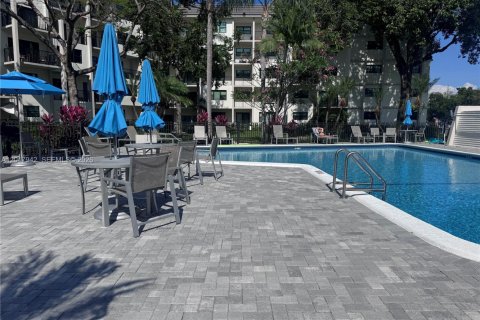 Condominio en alquiler en Fort Lauderdale, Florida, 2 dormitorios, 78.97 m2 № 2077555 - foto 26