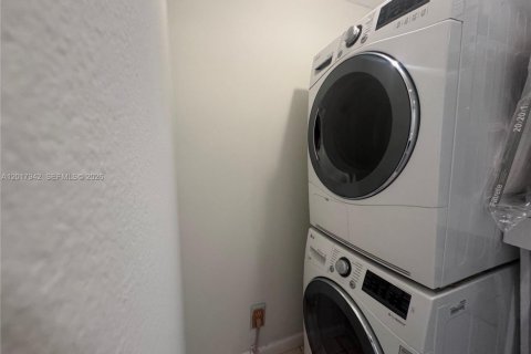 Condominio en alquiler en Fort Lauderdale, Florida, 2 dormitorios, 78.97 m2 № 2077555 - foto 15