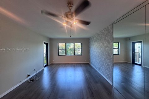 Condominio en alquiler en Fort Lauderdale, Florida, 2 dormitorios, 78.97 m2 № 2077555 - foto 3